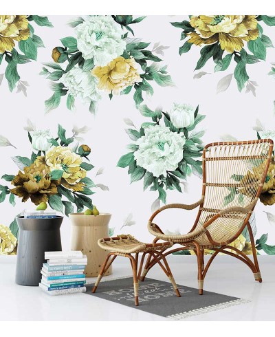 Papel de parede floral com fundo branco e flores em tons verdes