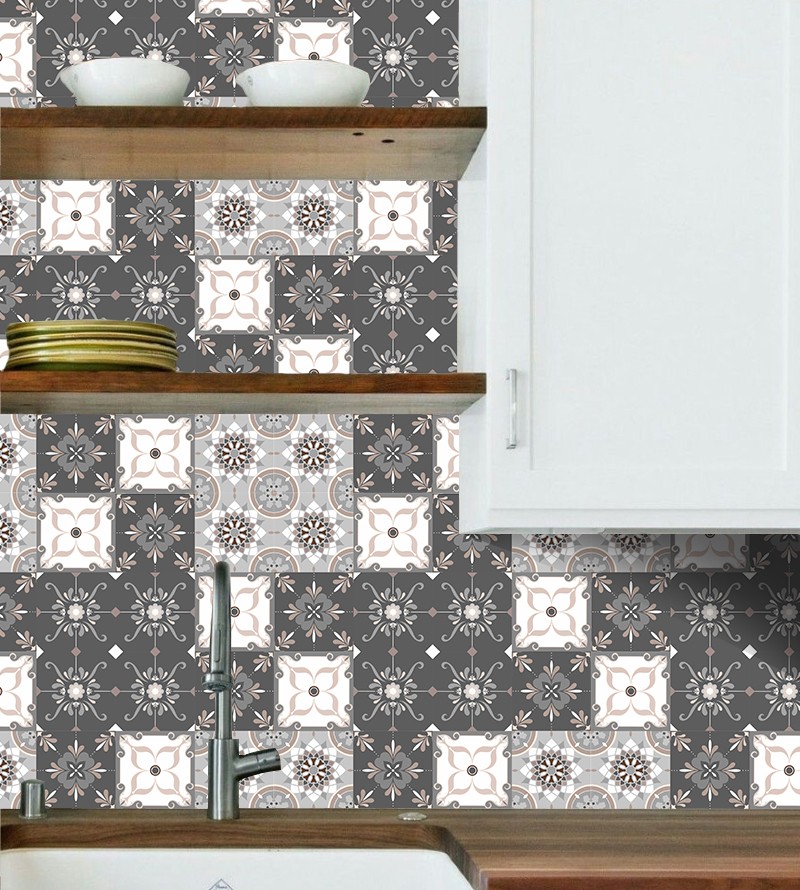 Adesivo de Parede Azulejo Hidráulico Grego em tons de cinza, bege e branco