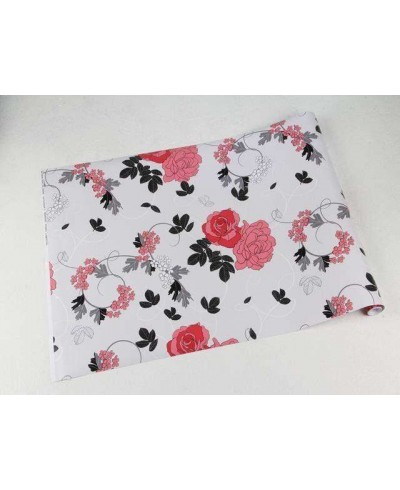 Papel de parede com fundo cinza claro, desenhos em rosa, preto, cinza e branco - Floral 103