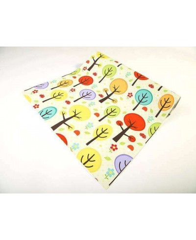 Papel de parede com fundo verde, desenho nas cores, marrom, amarelo, vermelho, laranja e roxo - Infantil 163