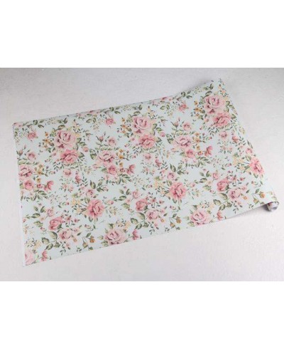 Papel de parede floral em rose, carmim, laranja, fundo em tons verde