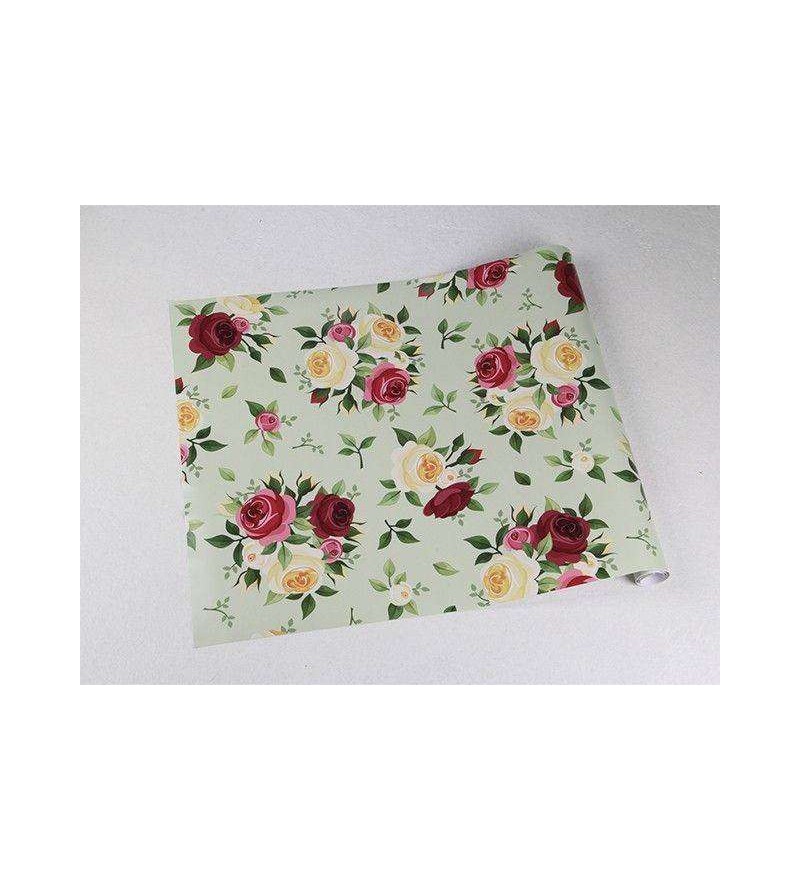 Papel de parede floral vintage fundo verde claro e detalhes em amarelo, vinho e rosa