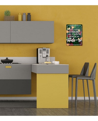 Pôster escrito "Para todos os problemas use a palavra mágica"