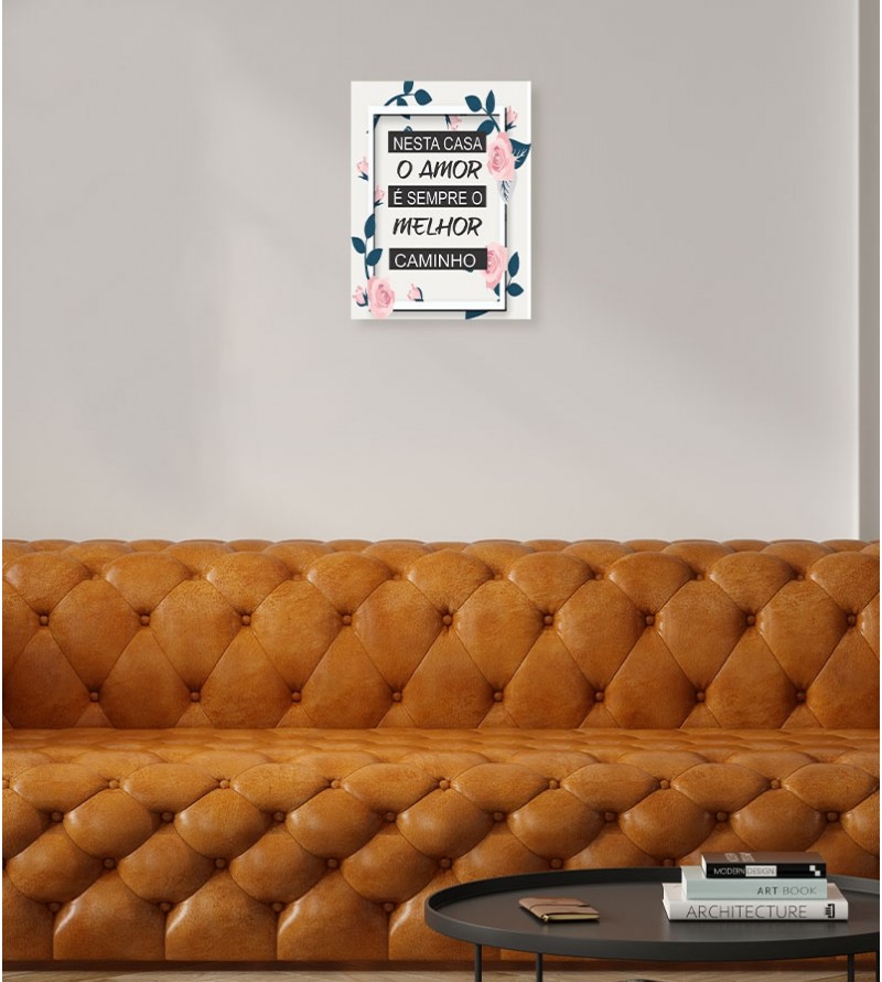 Pôster escrito "Nesta casa o Amor é sempre o melhor caminho"