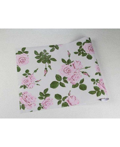 Papel de parede floral romântico fundo branco gelo, com detalhes em verde e rosa