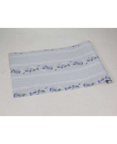 Papel de parede floral com fundo azul claro e detalhes branco, flores em tons de azul com galhos verde - Encanto 18