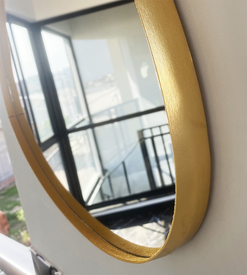 Espelho Orgânico Decorativo com Borda em Couro...