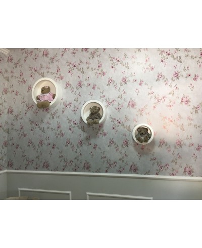 Papel de parede com tons de verde e detalhes em rosa