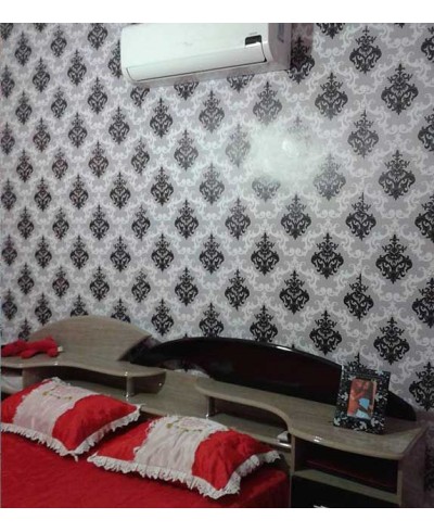 Papel de parede com fundo cinza e detalhes em branco e preto