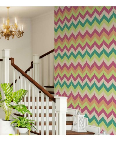 Papel de parede chevron com listras em zigue zague em laranja, amarelo, rosa, bege e verde.