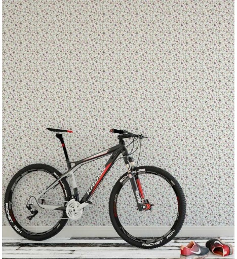 Papel de parede floral com fundo branco e pequenas flores em rosa, roxo e vermelho, detalhes verdes e tons azuis - Floral 22