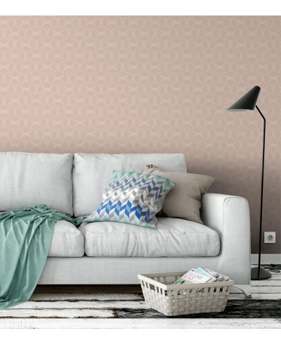 Papel de parede com fundo salmão com detalhes em arabescos brancos