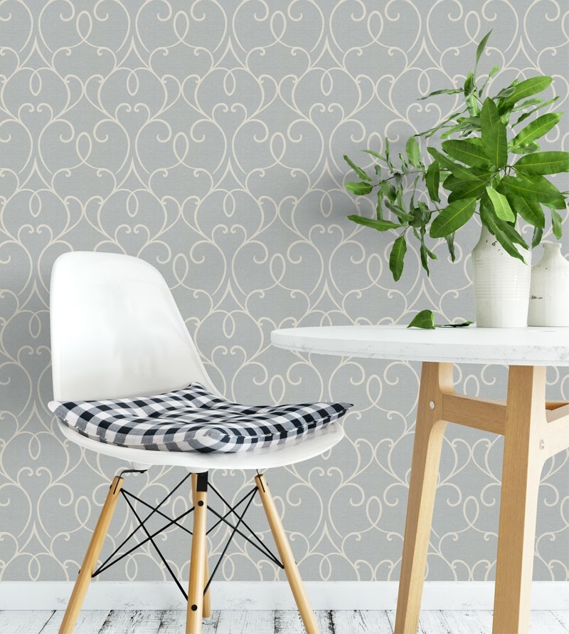 Papel de parede com fundo simulando jeans com detalhes arabescos na cor nude