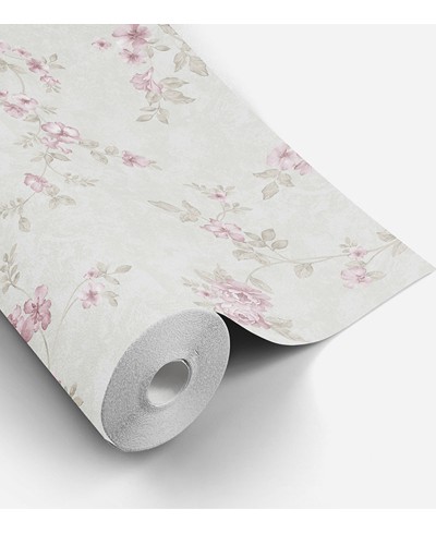 Papel de parede com tons de verde e detalhes em rosa